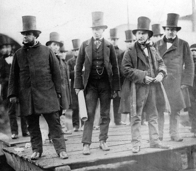Bourgeois men in top hats.